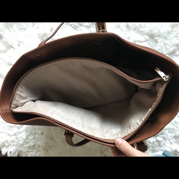 Michael Kors large purse with computer sleeve - Picture 4 of 7
